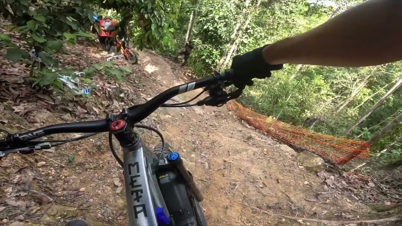 Day trip to Bukit Selantai, Mersing (Malaysia) feat. trail is Pak Salleh