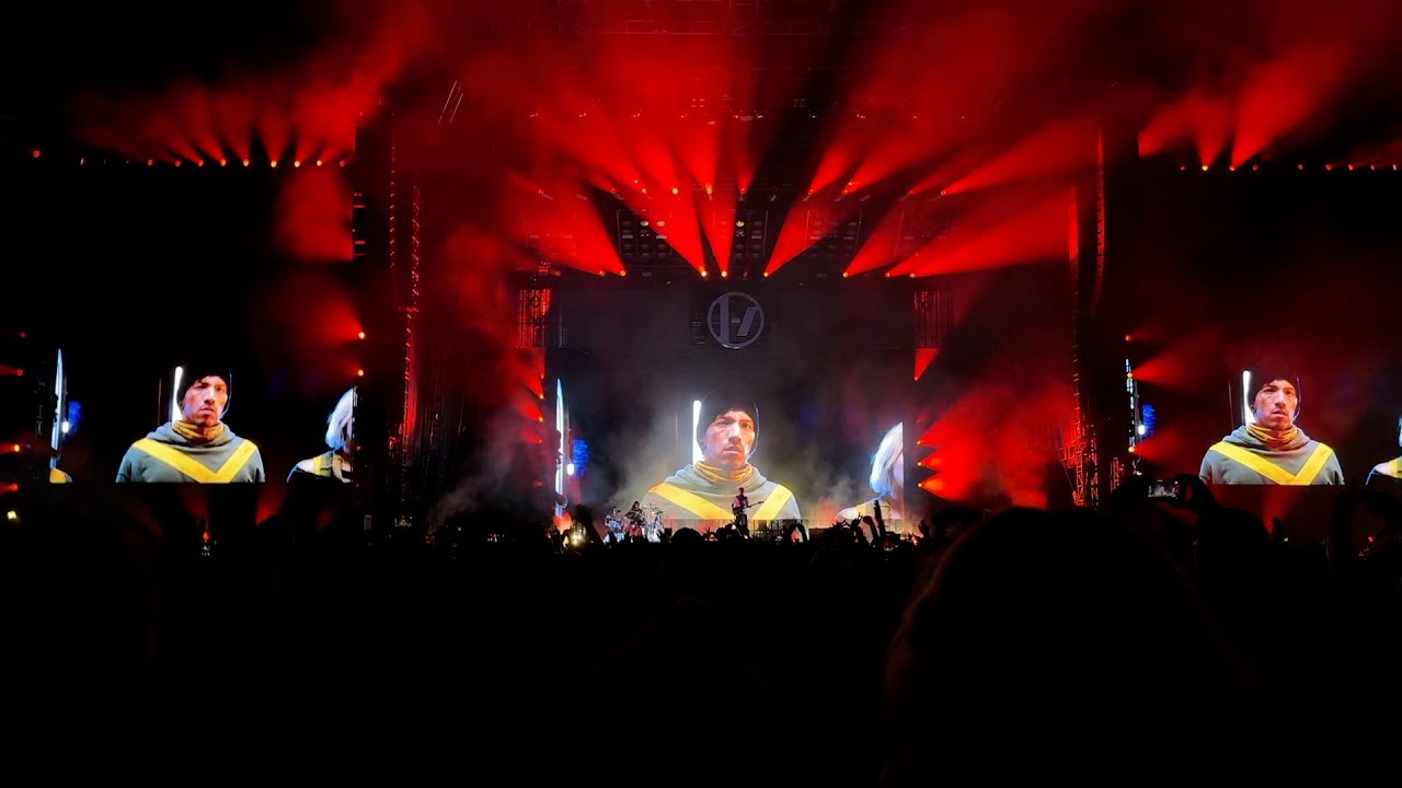 City Walls - First live performance - Breach Tour - Cincinnati September 18, 2025.
