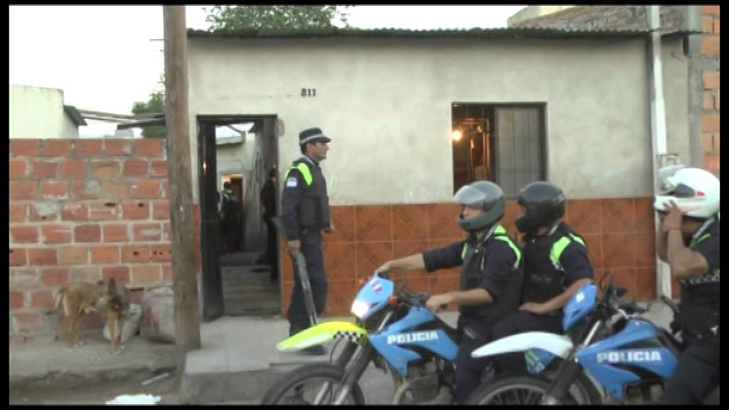 La Policía realizó múltiples allanamientos, secuestró drogas, armas y detuvo a delincuentes