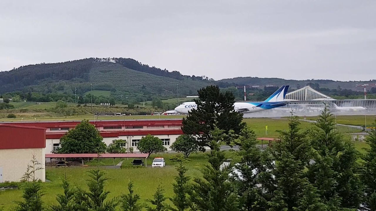 Aeropuerto de Bilbao aterrizaje 747-400