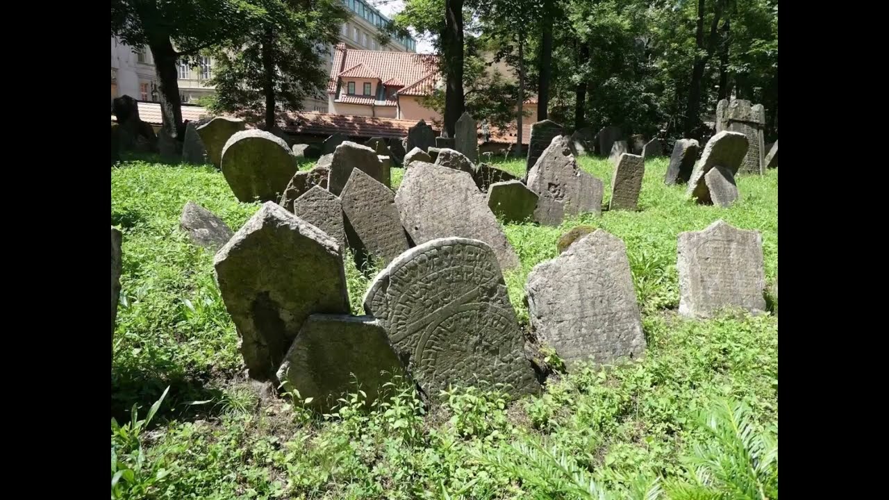 Ancien Cimeti&egrave;re Juif - Le Repos des Sages et l&eacute;gende du Golem