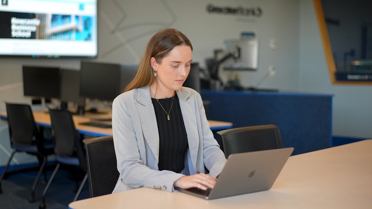 Meet Holly, Bachelor of Commerce Student