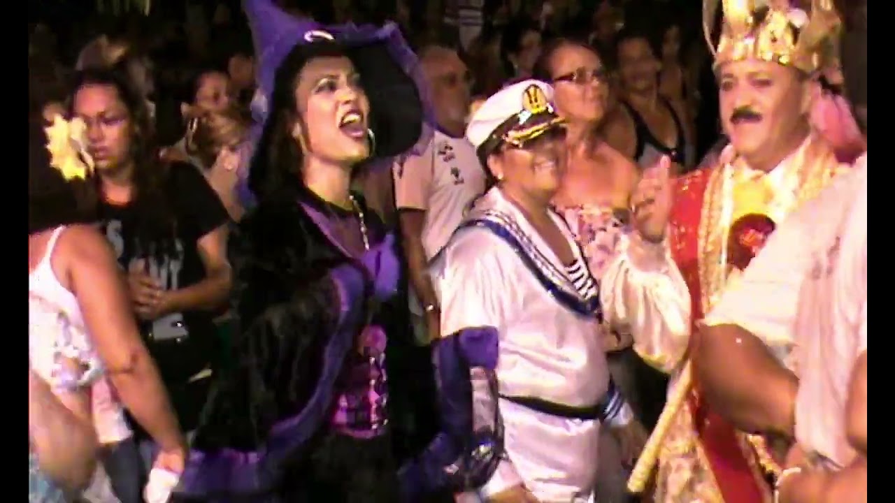 MORCEGO  NA FOLIA  CARNAVAL TIMBAÚBA PE.