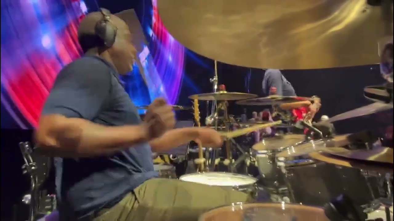 BFM performing DOVE C E MUSICA with Eros Rammazzoti in Copenhagen, Denmark
