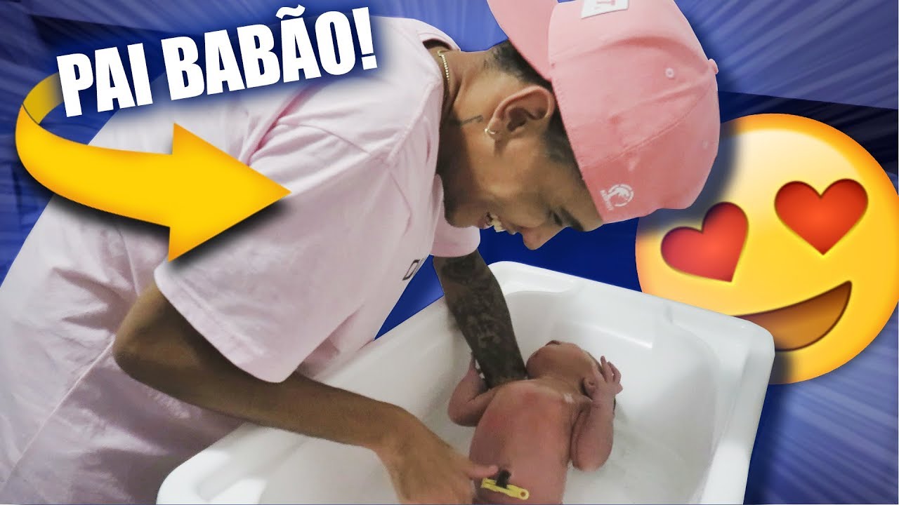 DEI O PRIMEIRO BANHO DO BEBÊ EM CASA