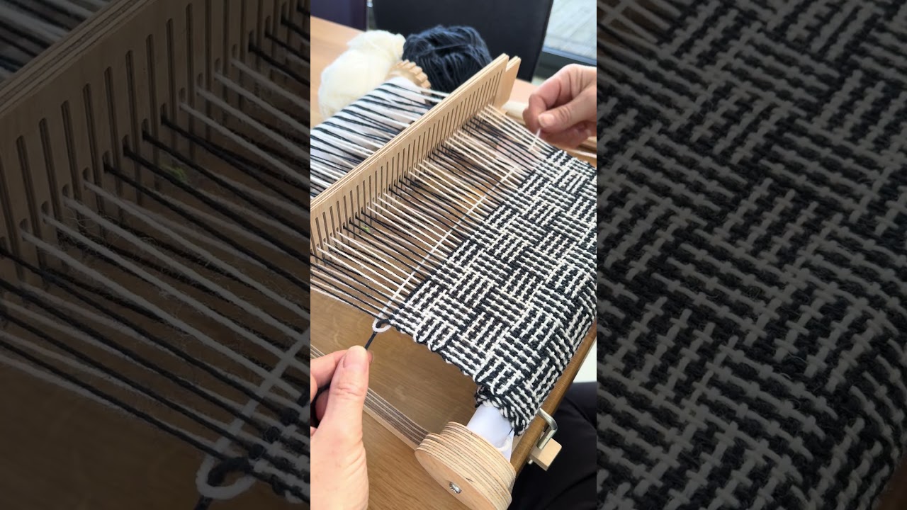 Weaving a Log Cabin pattern scarf on a TabbyandTweed Rigid Heddle Loom#weaving #scarfweaving #loom