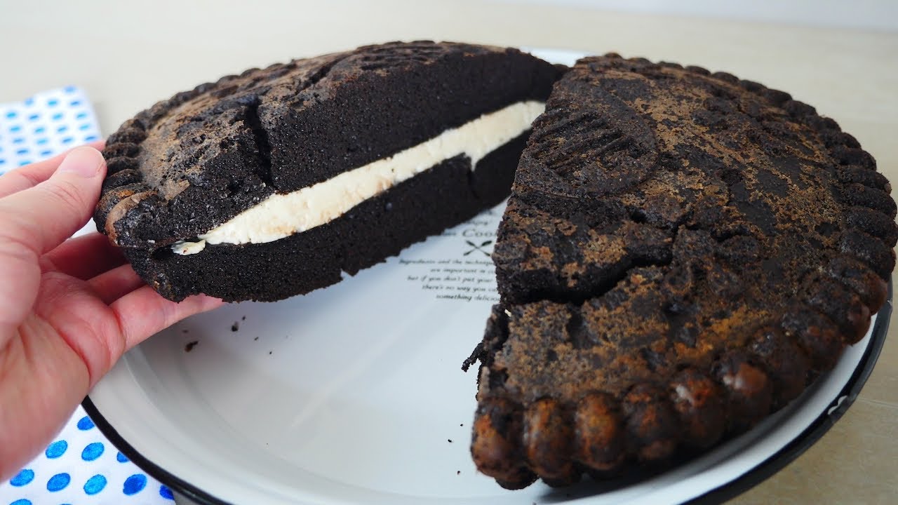 Giant Oreo Dorayaki ジャイアント オレオ どら焼き