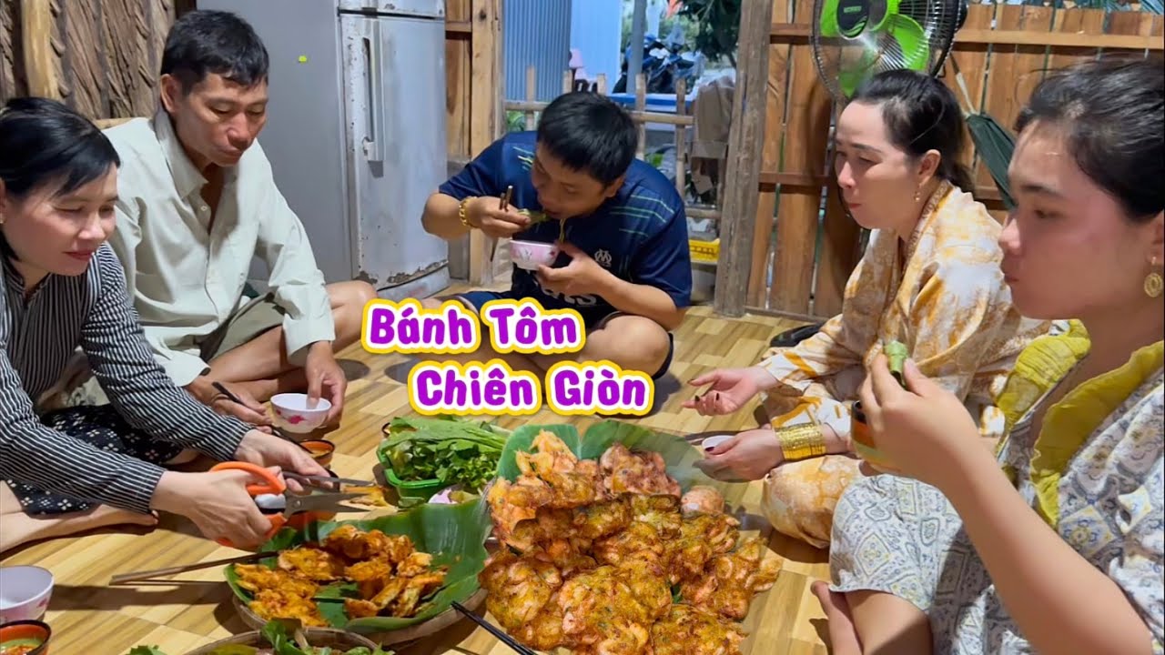 Được Nhiều Tôm Bạc,Cùng Chị Hàng Xóm Và Mẹ Vợ Làm Món”Bánh Tôm Chiên Bột”Thơm Ngon…