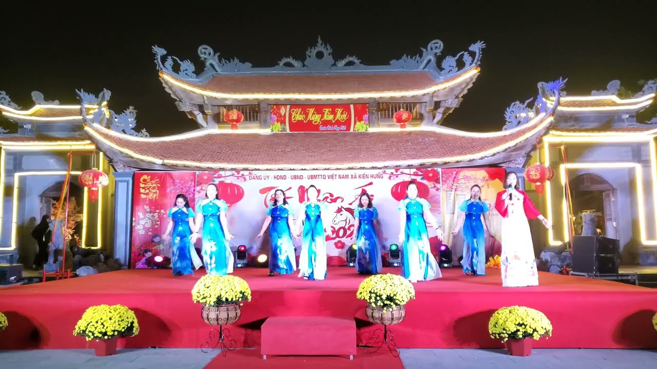 múa hát Mùa Xuân Đầu Tiên 