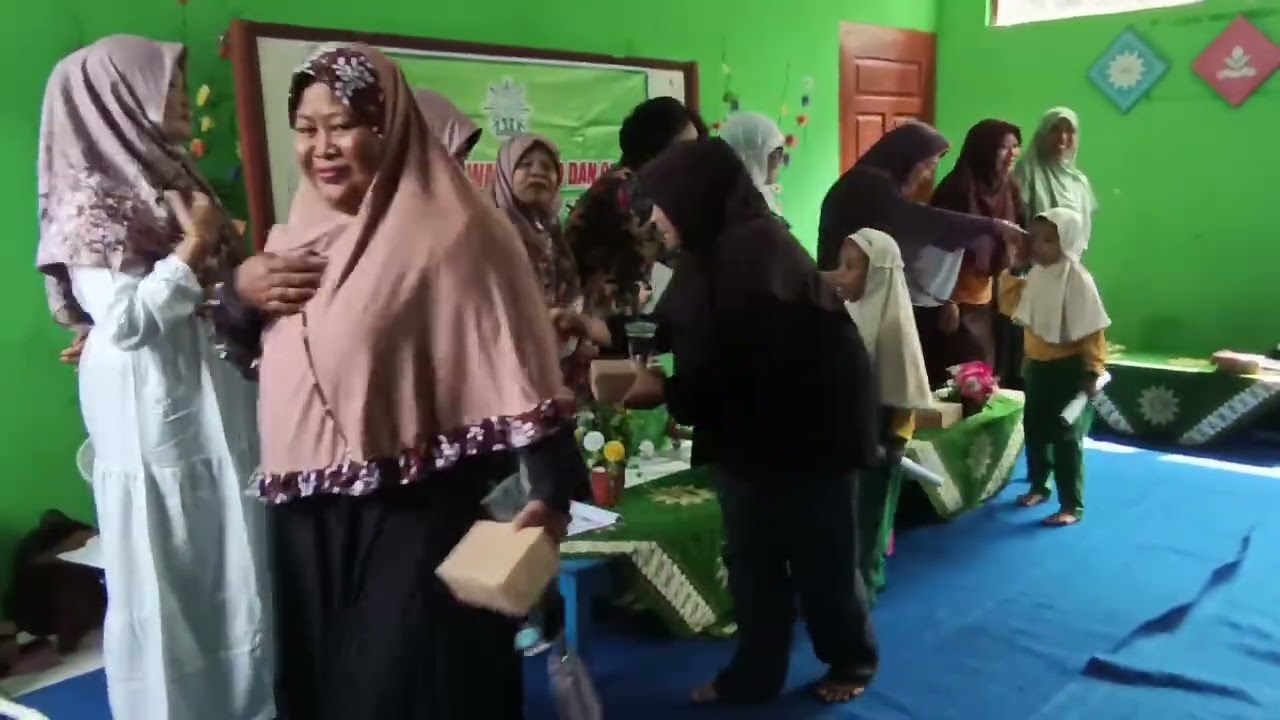 Sosialisasi program sekolah. Di awali senam bersama ibu dan anak