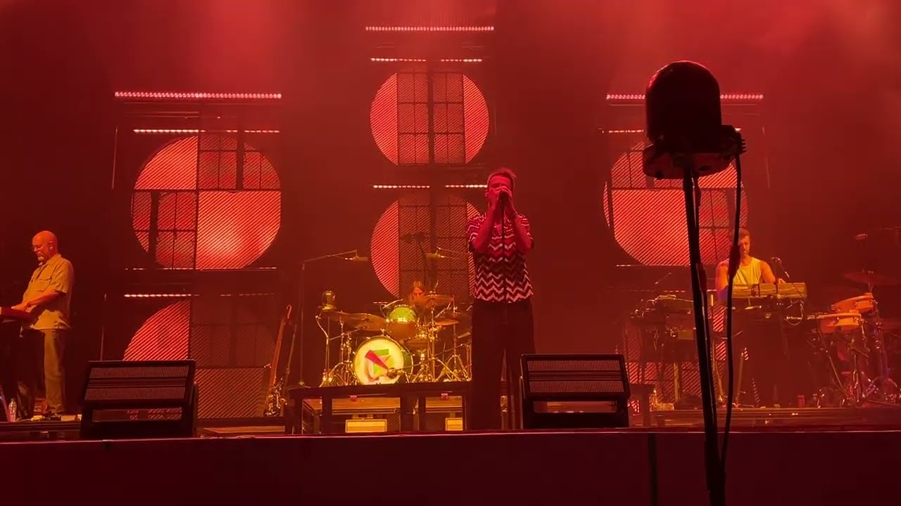 VETUSTA MORLA - La Sábana De Mis Fantasmas + ¡Ay, Madrid! (Live Icónica Fest Sevilla 2024)