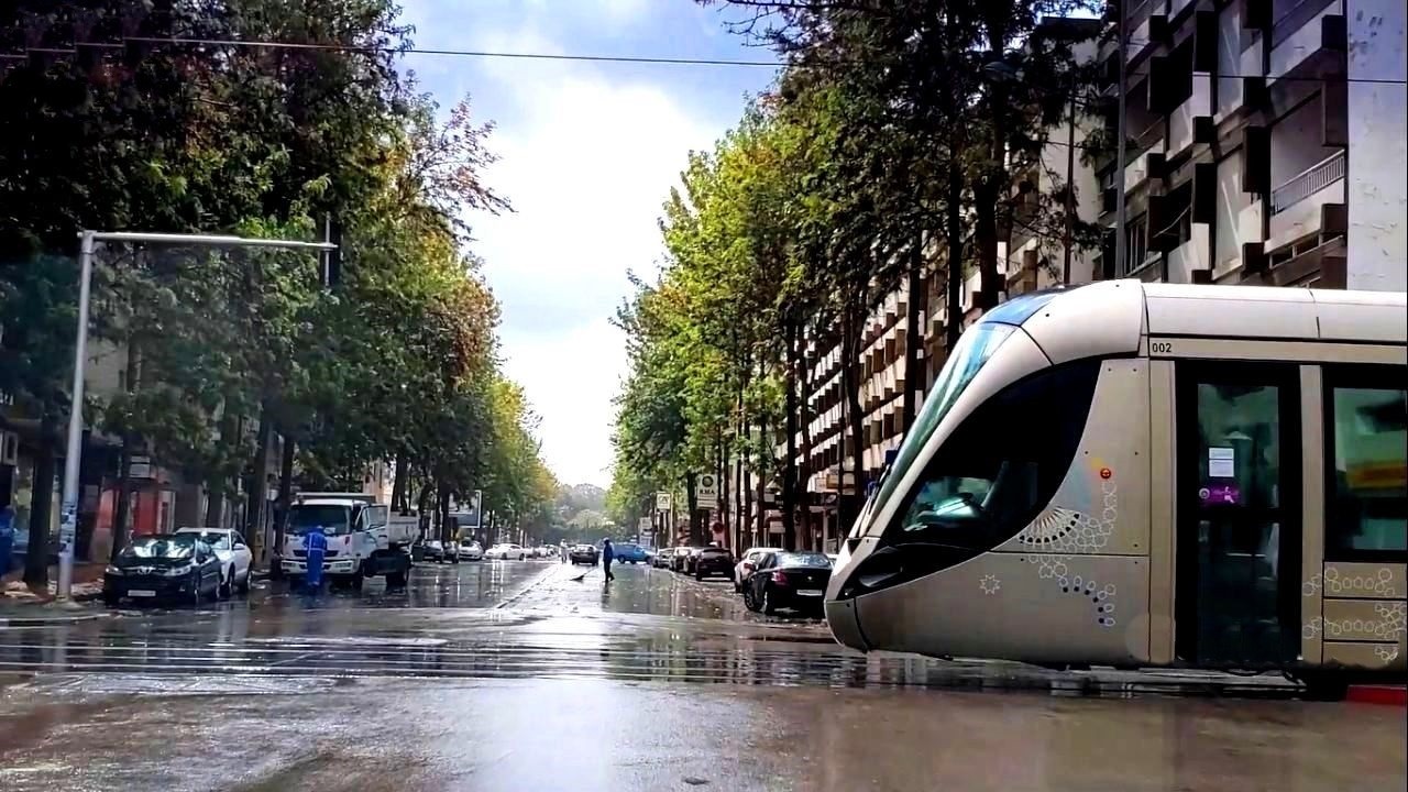 RABAT -Pluieوأخيرا شوف أجواء مطرية خيالية وروعة مناظر بالكورنيش من مطاعم ومقاهي الصباح وديار المنصور