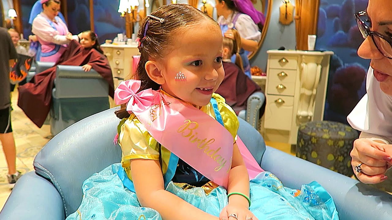 Becoming a Real Life Disney Princess at Bibbidi Bobbidi Boutique!
