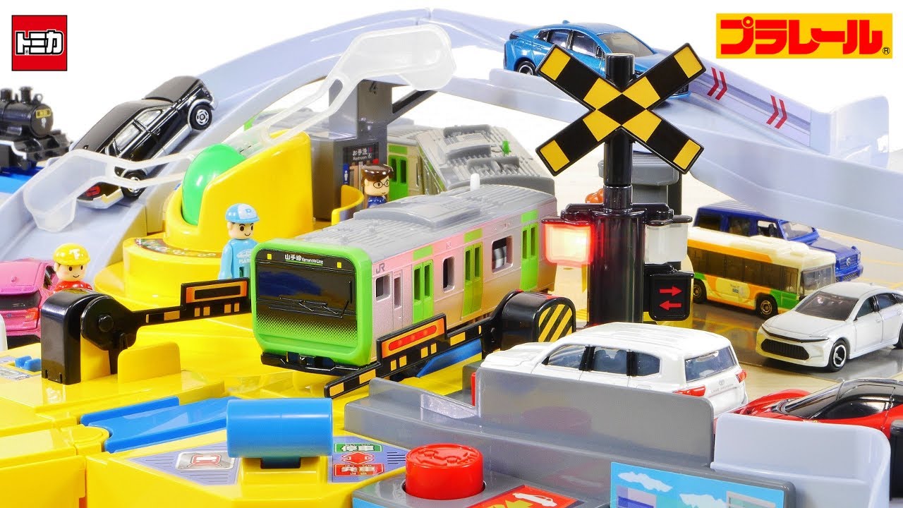 踏切がリアルに光って鳴る！ トミカと遊ぼう ぐるっとカンカン踏切 ／ Plarail Tomica rolling sound crossing
