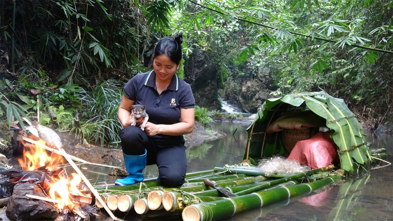 Homeless girl try survive on raft drifting in the rainforest,orphan life