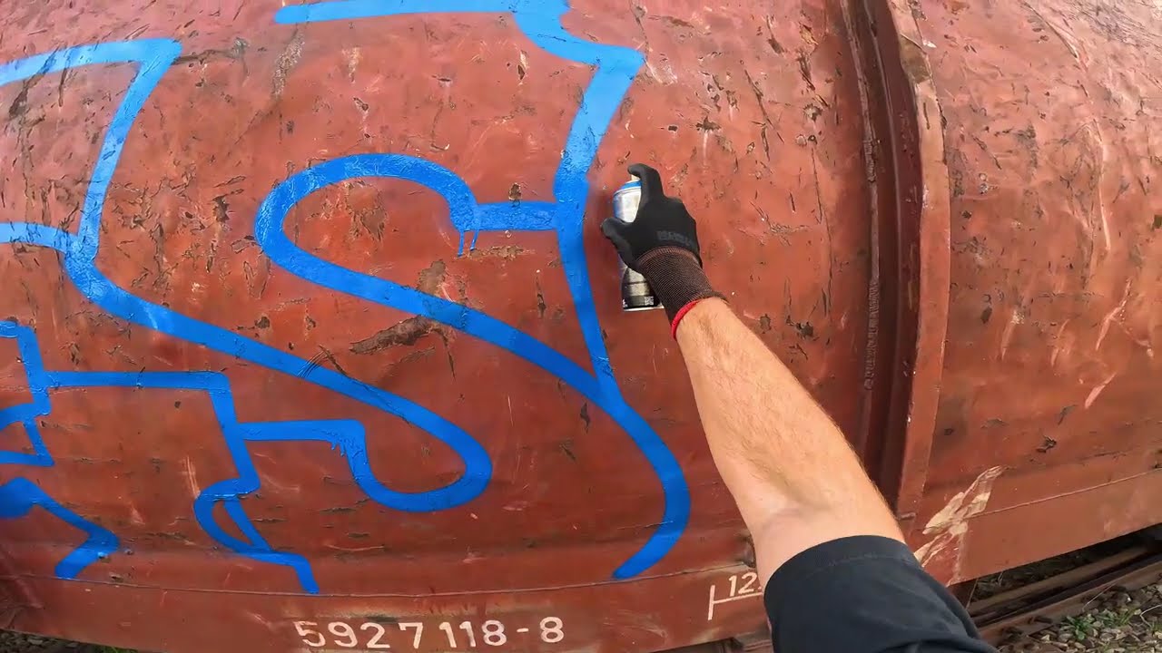 Chill Graffiti Session on Freight Train 2