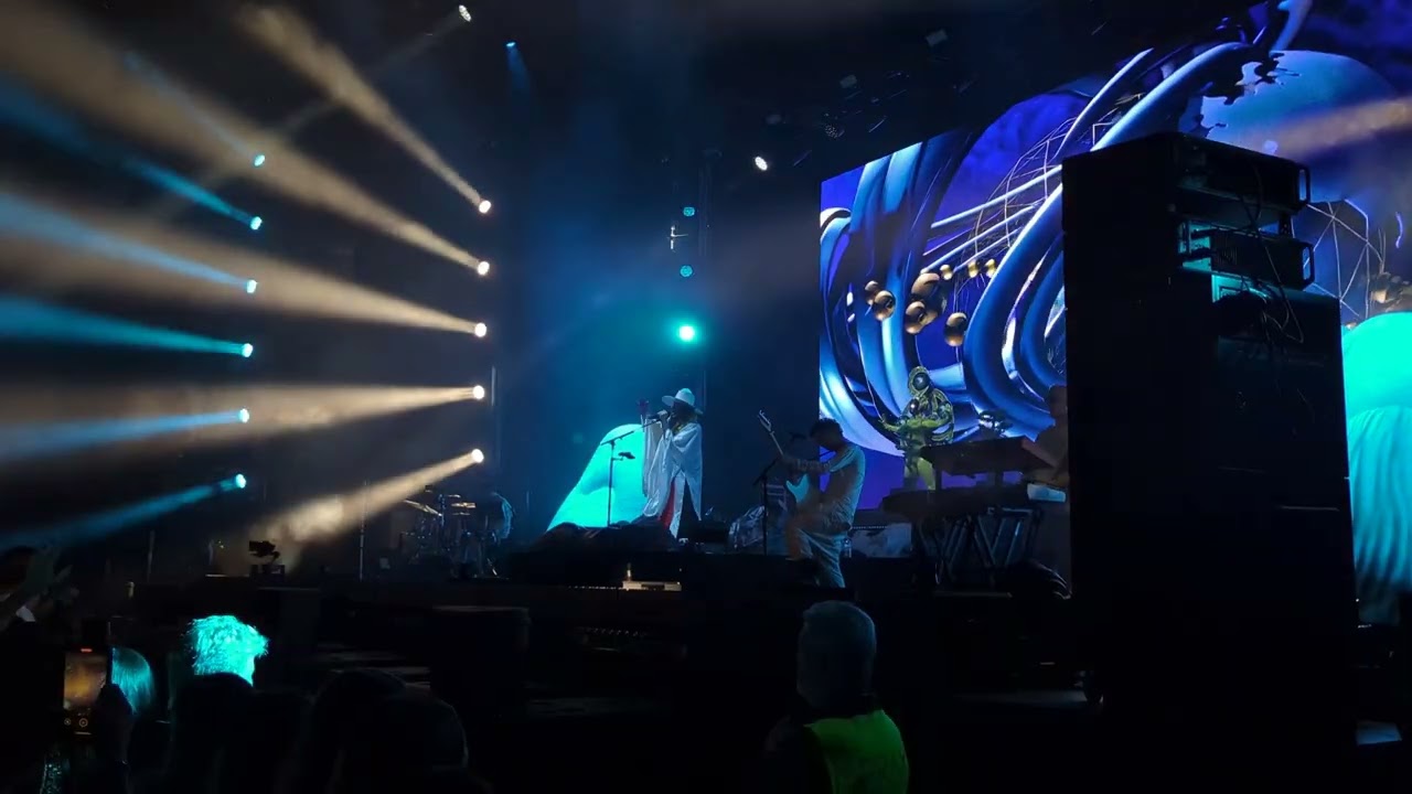 Empire of The Sun - Alive - Campo Pequeno 2025 4K