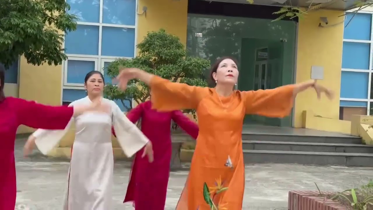 Tết Bình An nhóm Hoa Phượng Đỏ