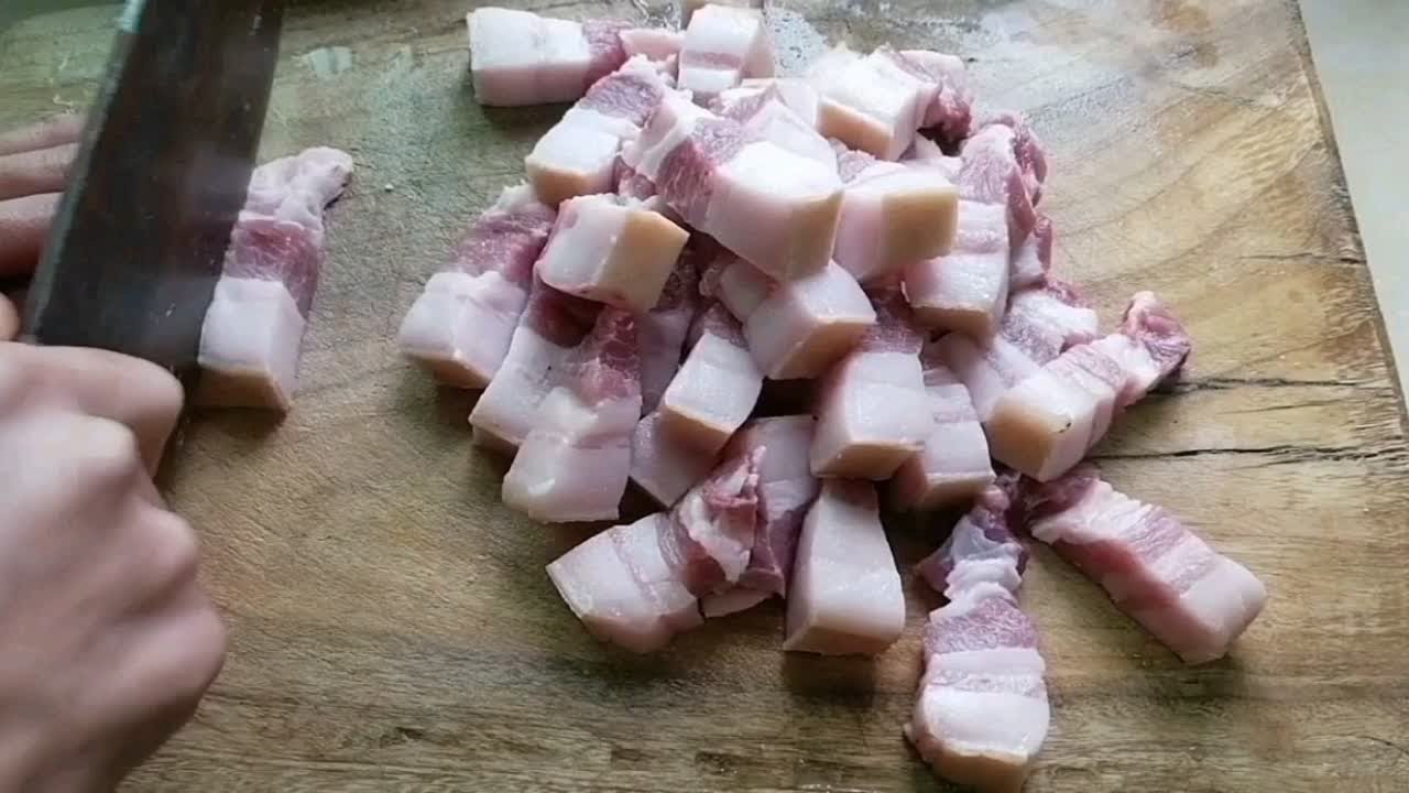 红烧肉这样做，超级好吃，肥而不腻，满满的家常菜，简单易学，收藏了。
