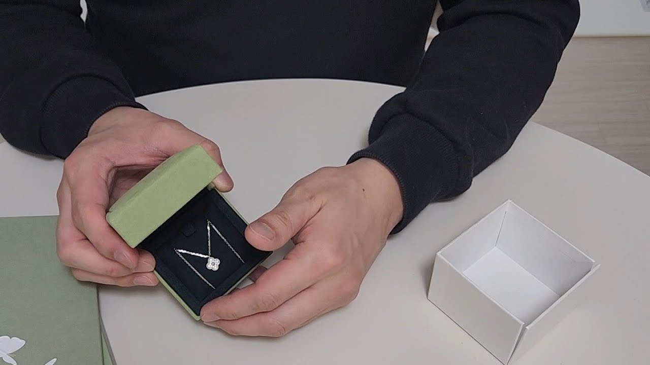 반클리프 앤 아펠 스윗 화이트골드 내돈내산 언박싱 / Unboxing of white gold sweet necklace of Van Cleef & Arpels