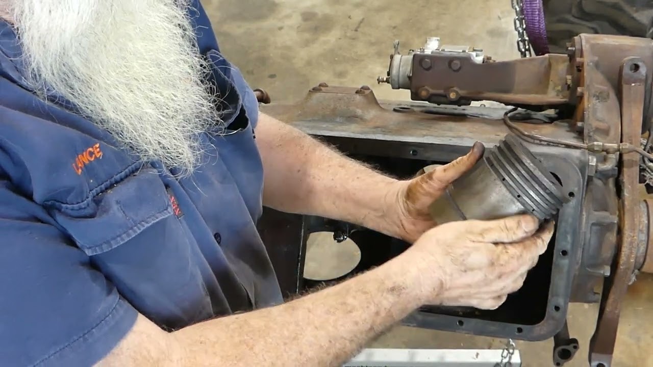 1929 McCormick Deering Removing the Sump, Oil Pump and a Piston (the wrong way)