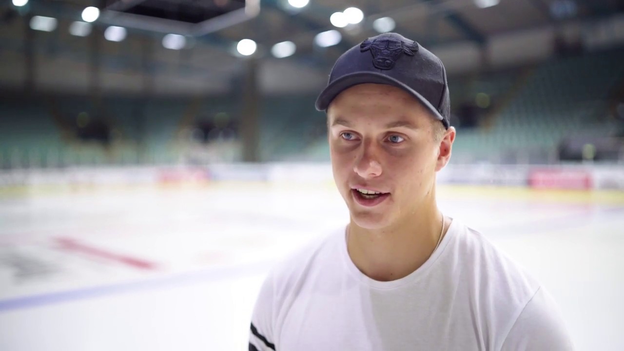 Dominik Kahun bei IIHA Eishockey Sommer Camps