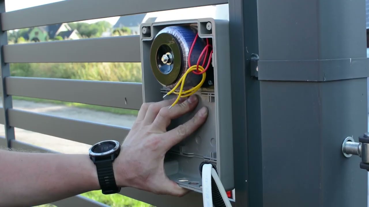 Montage Anleitung des Antriebs ETM 01 Light für ein zweiflügeliges Tor. German