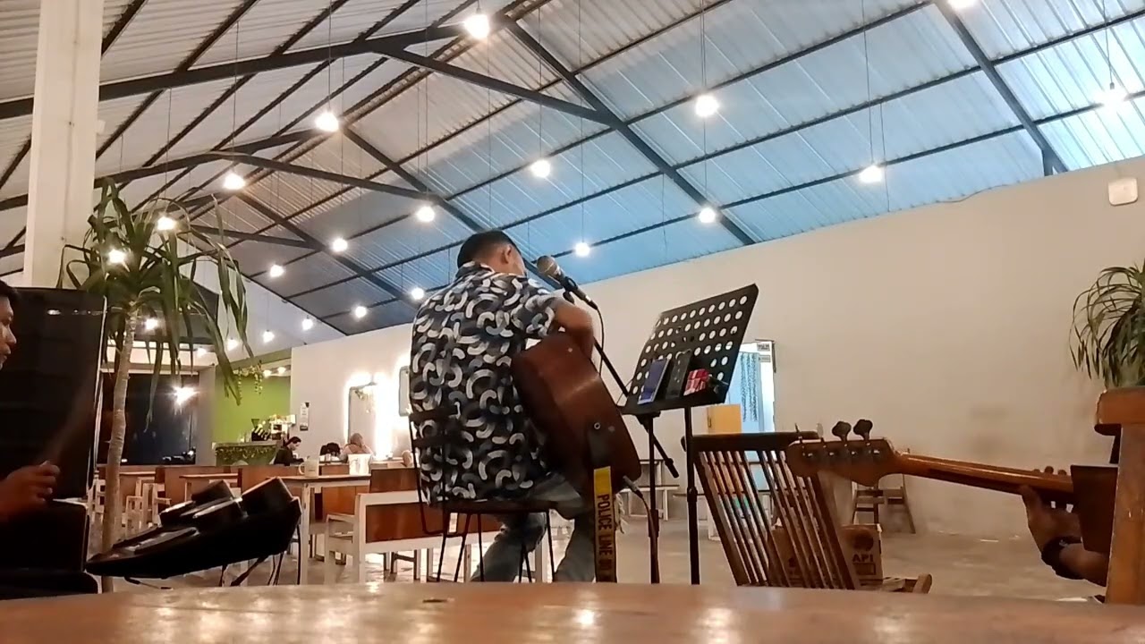 Nuansa bening - Vidi aldiano (live cover) Aura band // Bento kopi mojokerto
