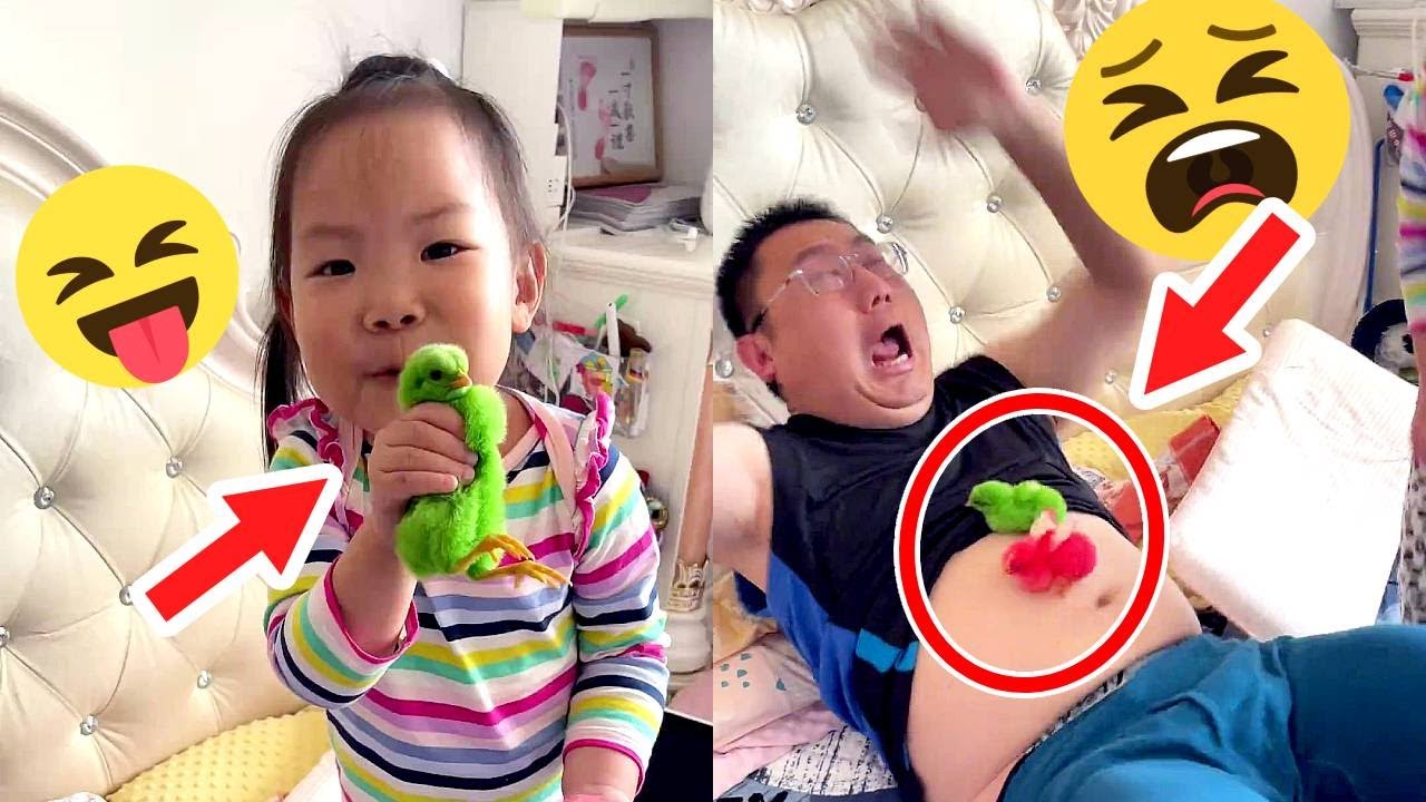 把小鸡放在爸爸肚子上 #宝爸带娃 #爹带娃系列 #亲子互动 #男人带娃系列 #爹带娃