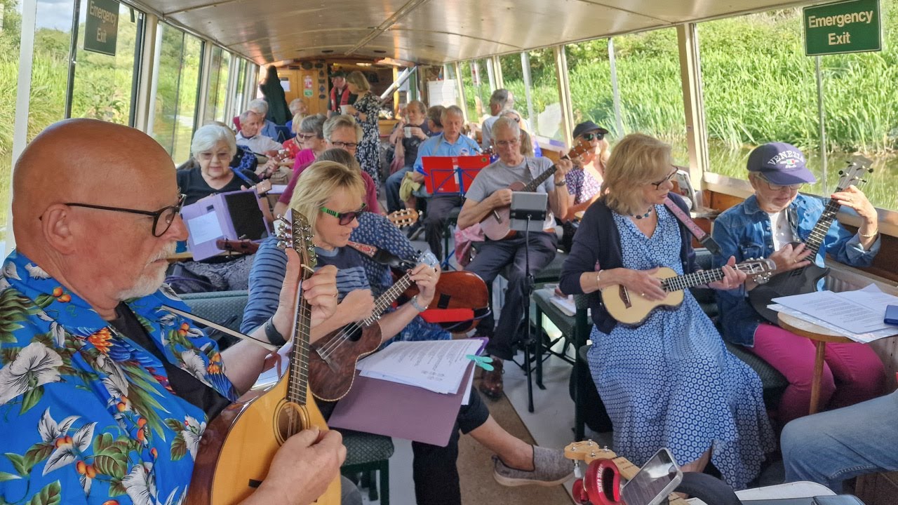 Hendred Ukulele Group (HUG) boat trip down the Kennet and Avon Canal
