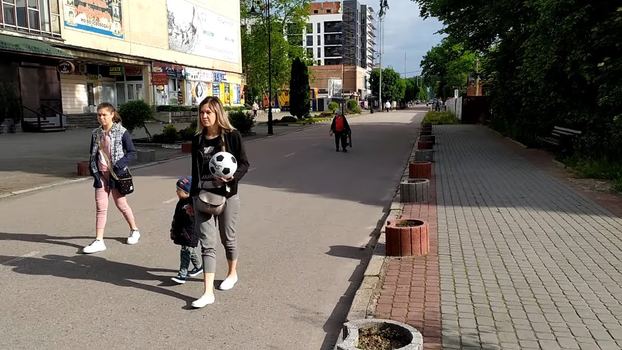 Моршин прогулянка від бювета центральною вулицею Франка повз палац культури 5 червня 2021 р.