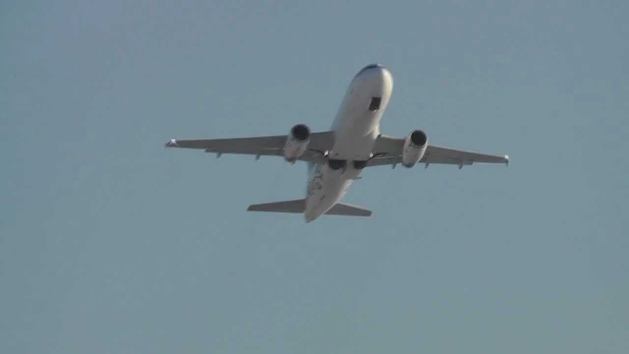 Посадка и взлет Airbus A320 в аэропорту г. Усть-Каменогорска