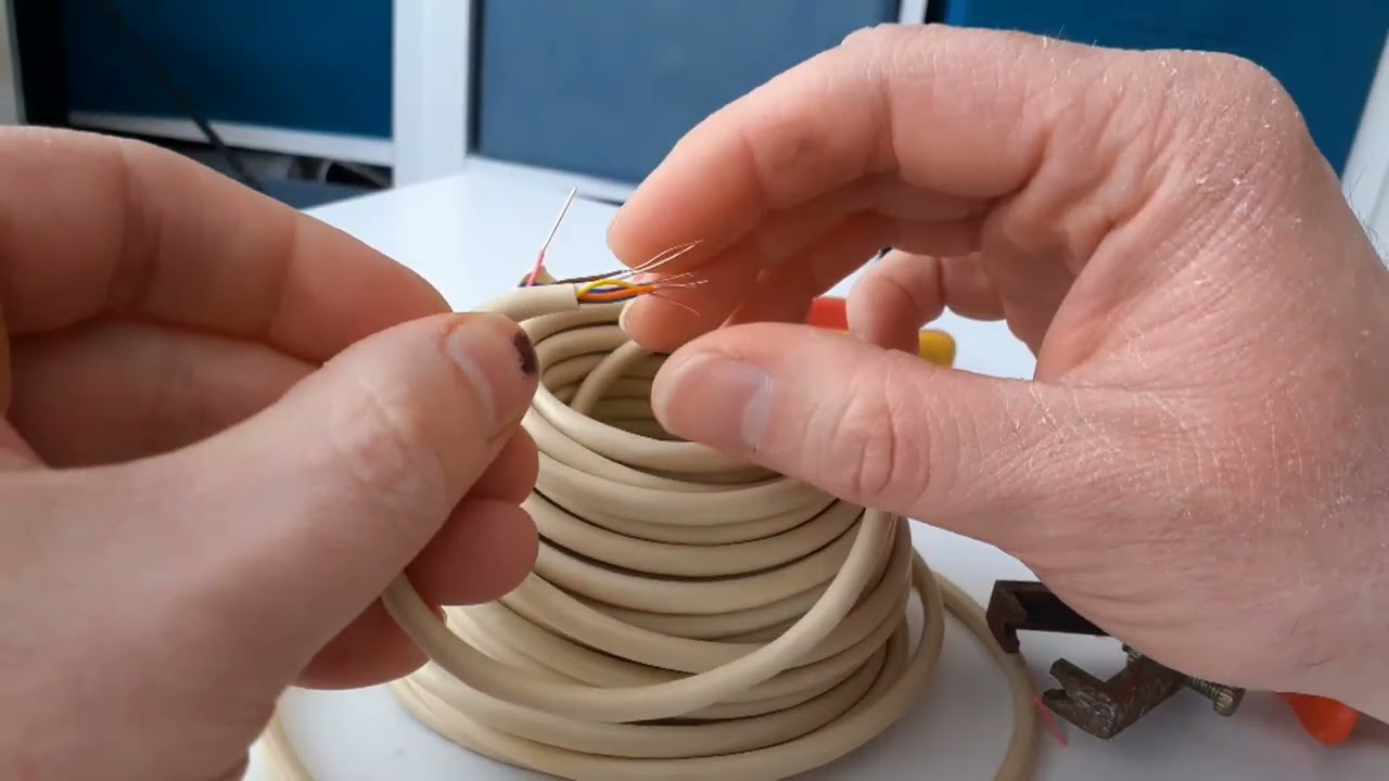 Réparer et changer un câble téléphone.