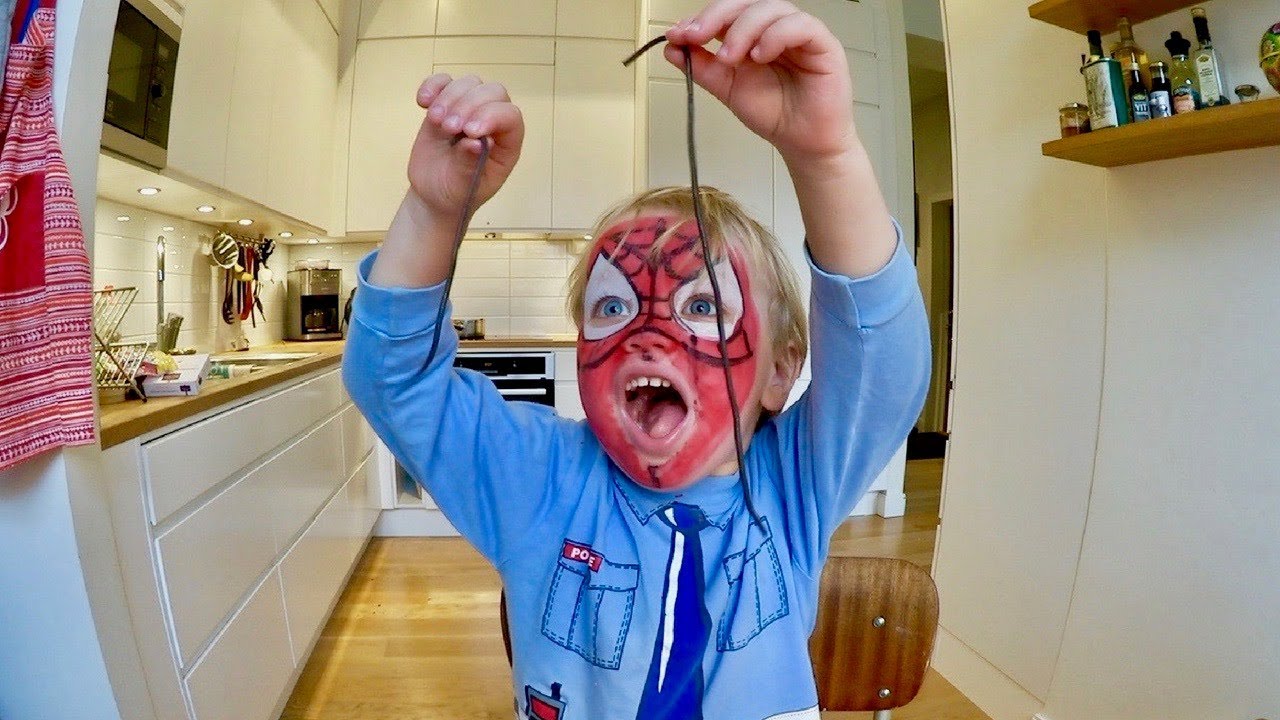 Spiderman äter franska delikatesser VLOGG