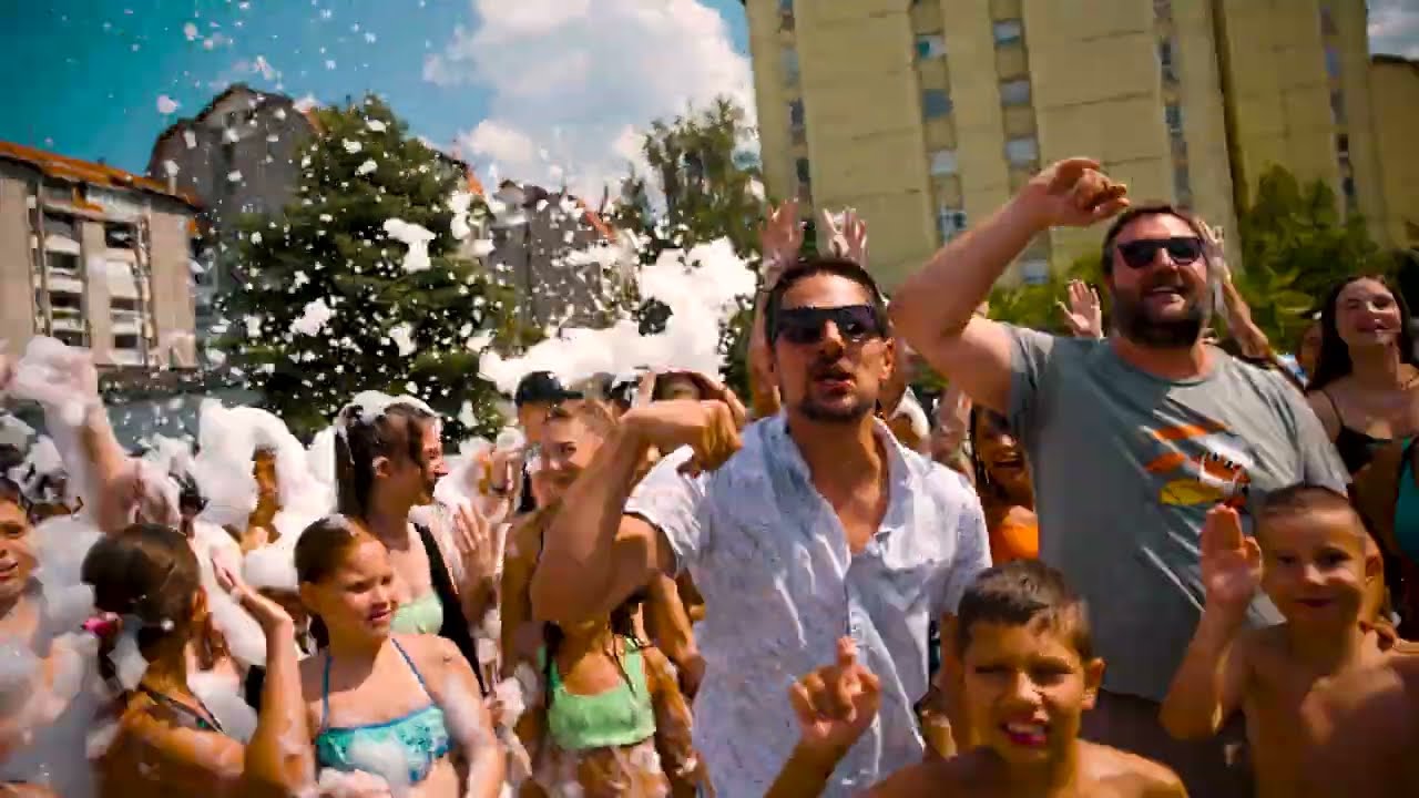 KRU&Scaron;EVAC GETO - AJMO SVI NA BAZEN