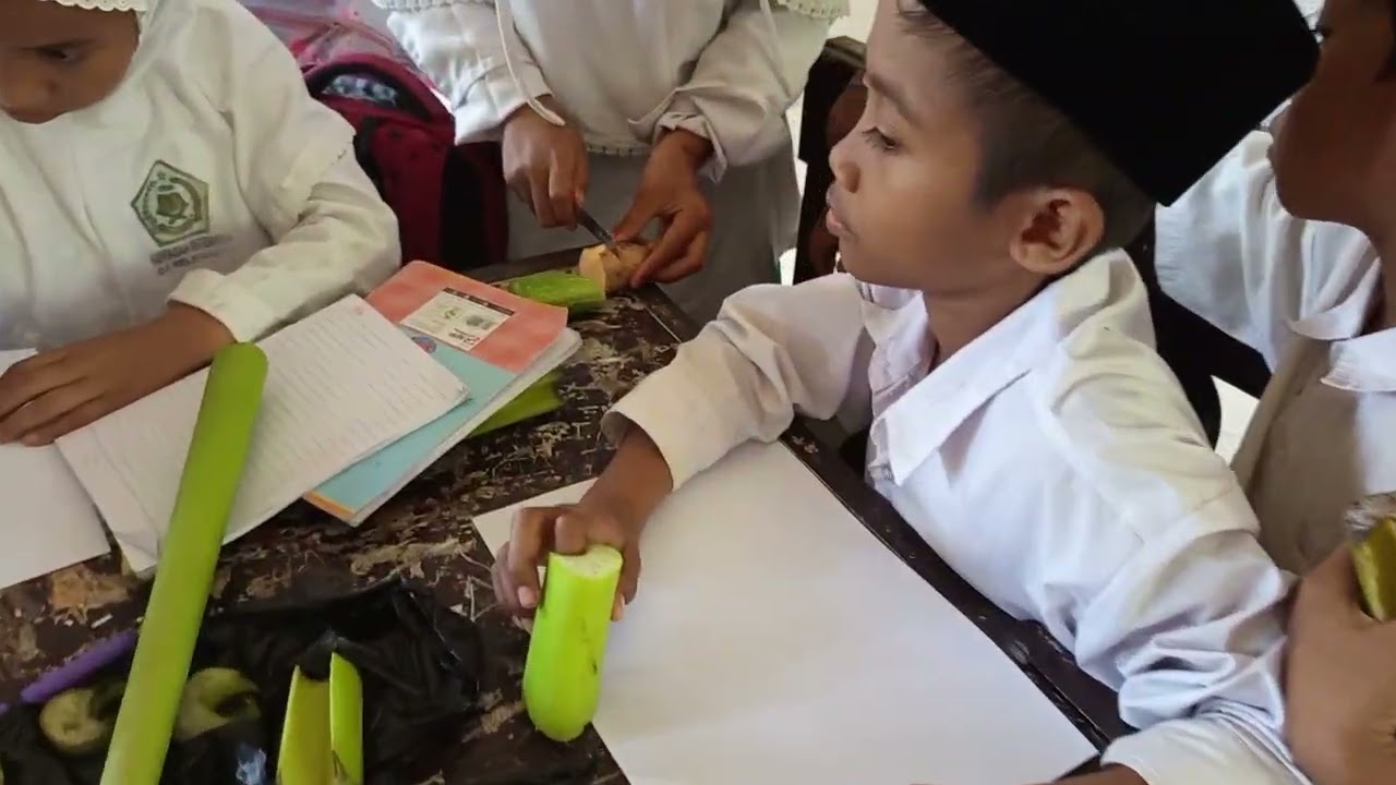 membuat stempel dari bahan-bahan alami seni rupa kelas 4