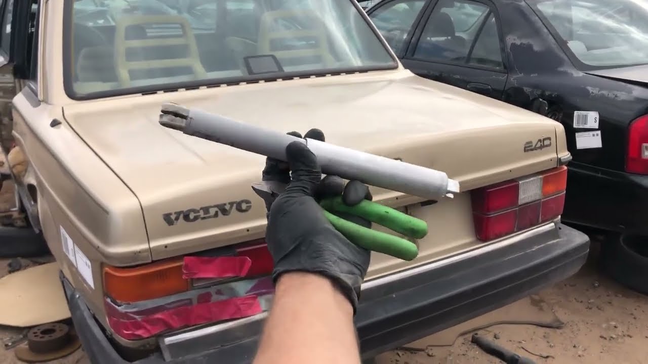 Volvo 240 Trunk Strut Lift Support Removal (also 140, 164)