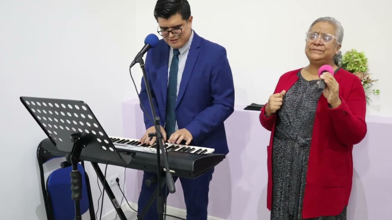 Alabanzas y adoración / Filia Narro