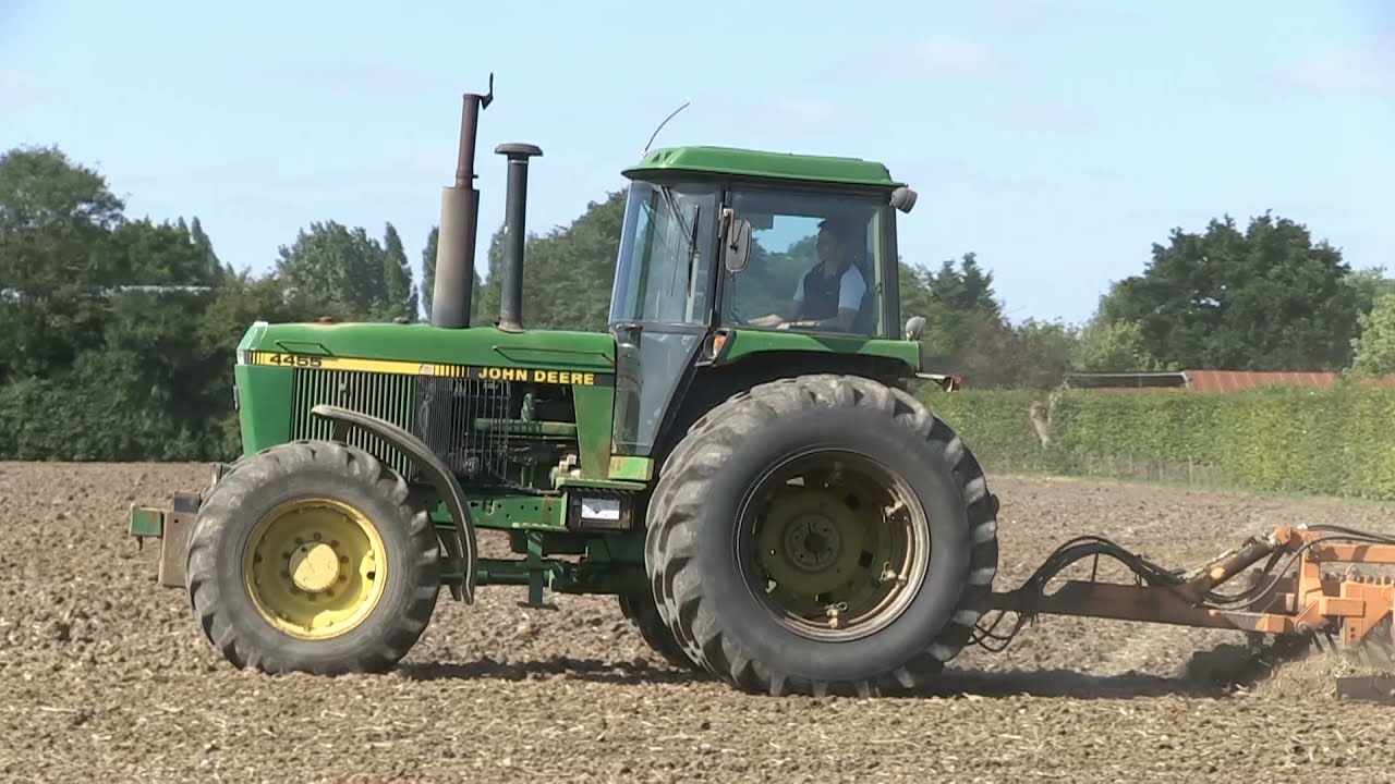 JOHN DEERE 4455 AND SIMBA TOPTILTH, JOHN DEERE 6930 AND DISCS