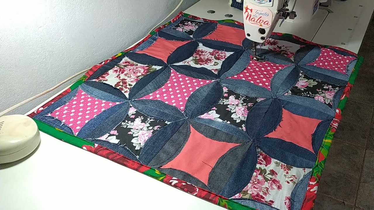 TAPETE JEANS USADO MEGA FÁCIL FEITO COM RETALHOS #video12