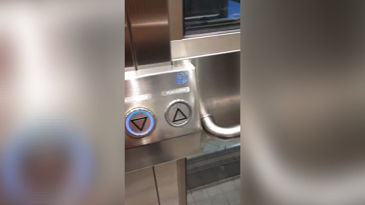 Hissgruppen Hiss Dragkraft @ Fridhemsplan station, Stockholm, Sverige