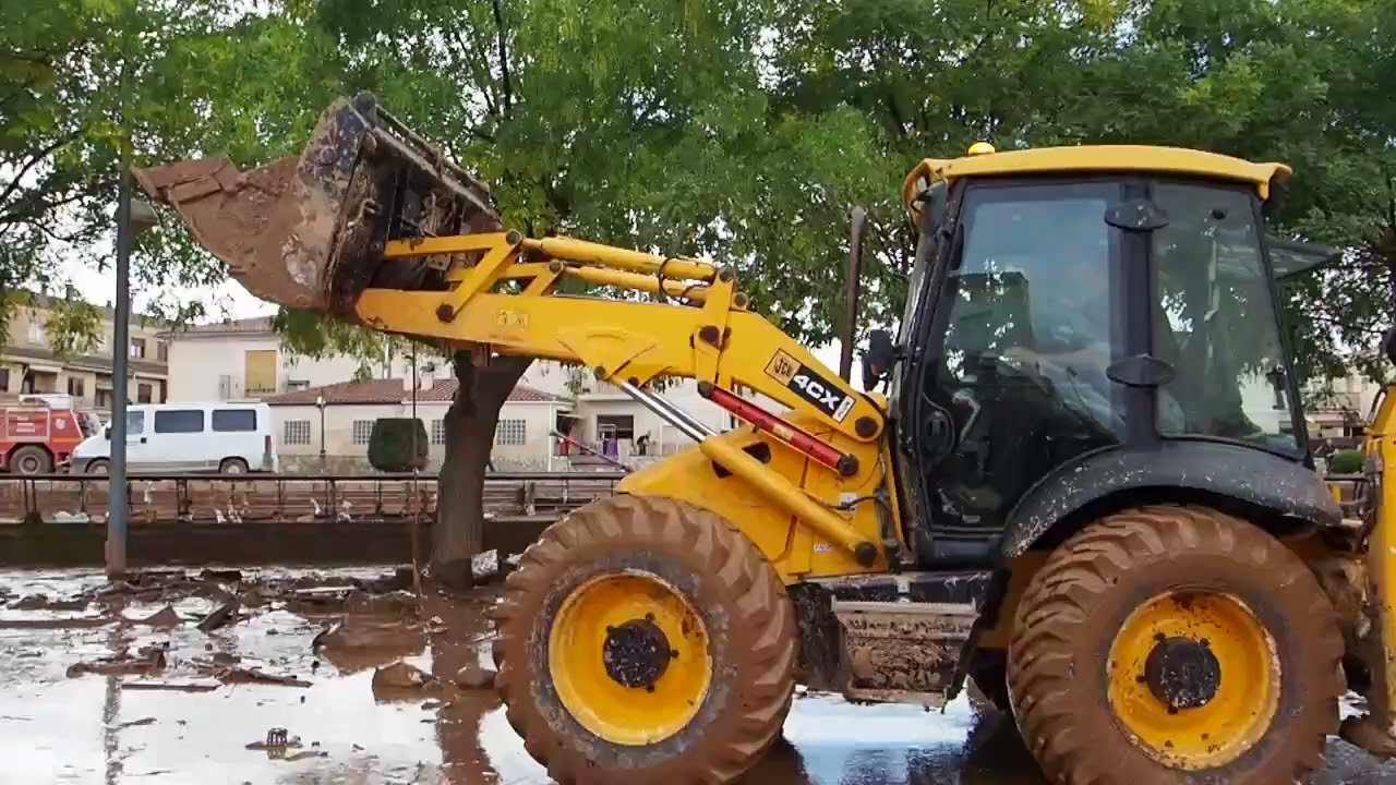Voluntarios en Utiel tras la DANA