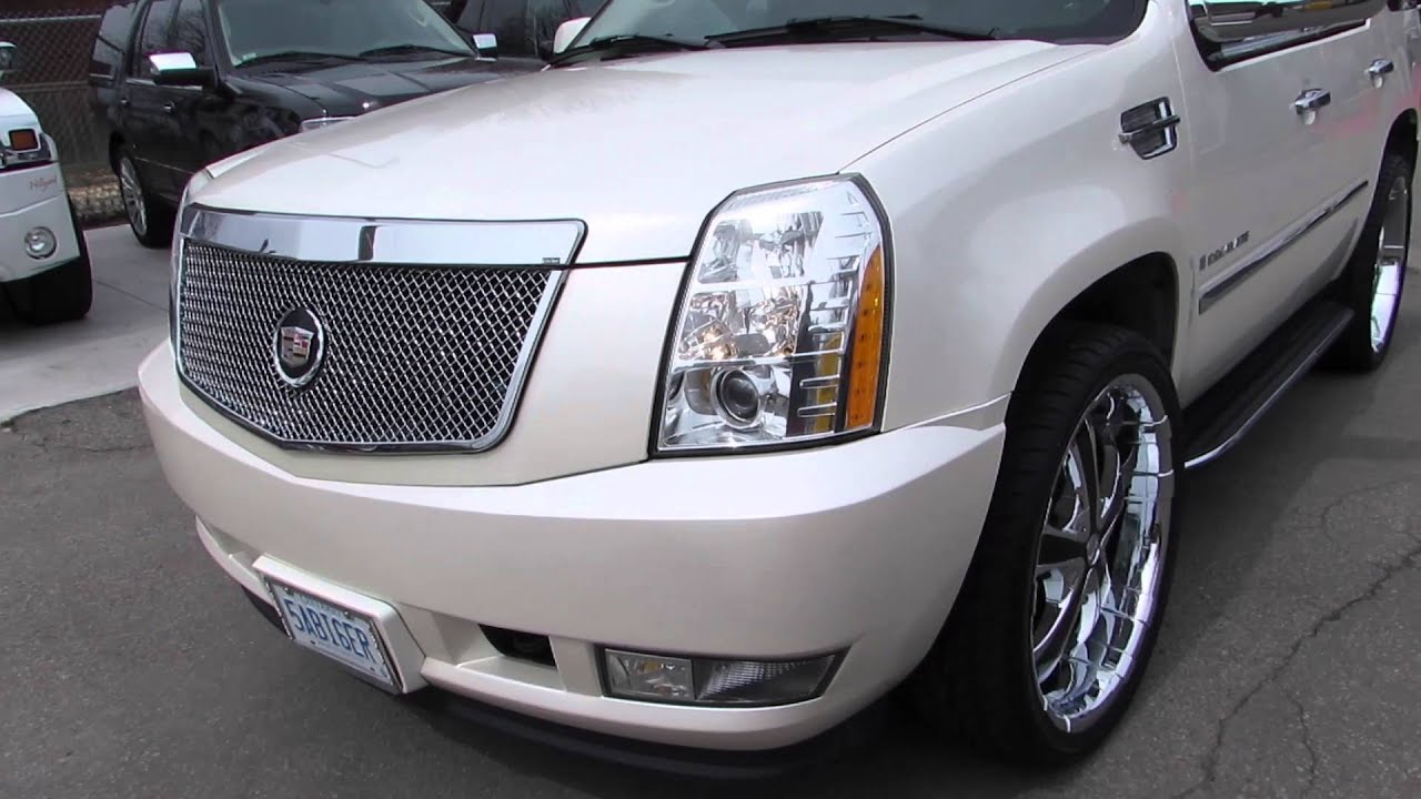 2008 CADILLAC DIAMOND WHITE RIDING ON 24 INCH CUSTOM CHROME RIMS & TIRES