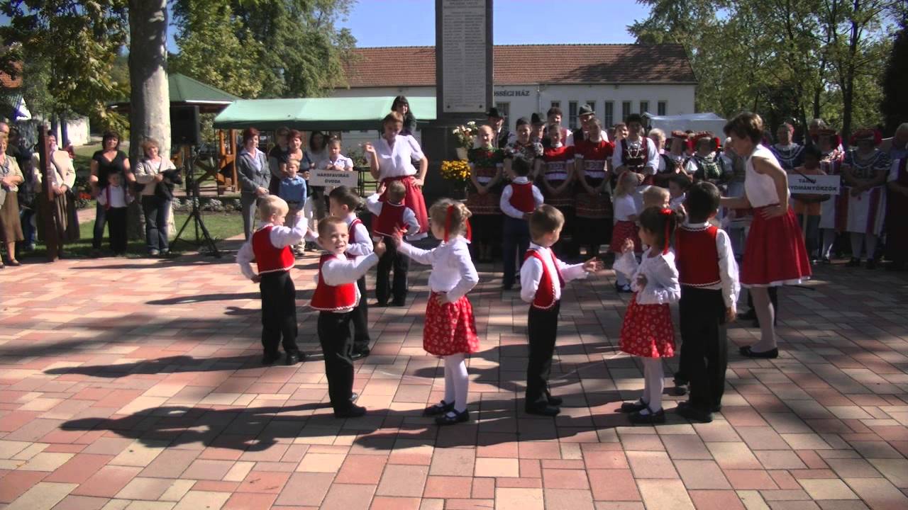 A Harsányi Hársfavirág Óvoda óvodásainak szüreti műsora