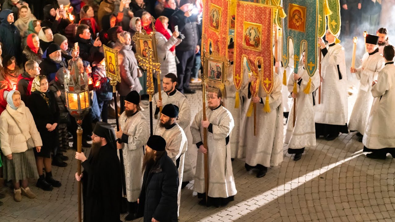 Крестный ход Пасхальной утрени