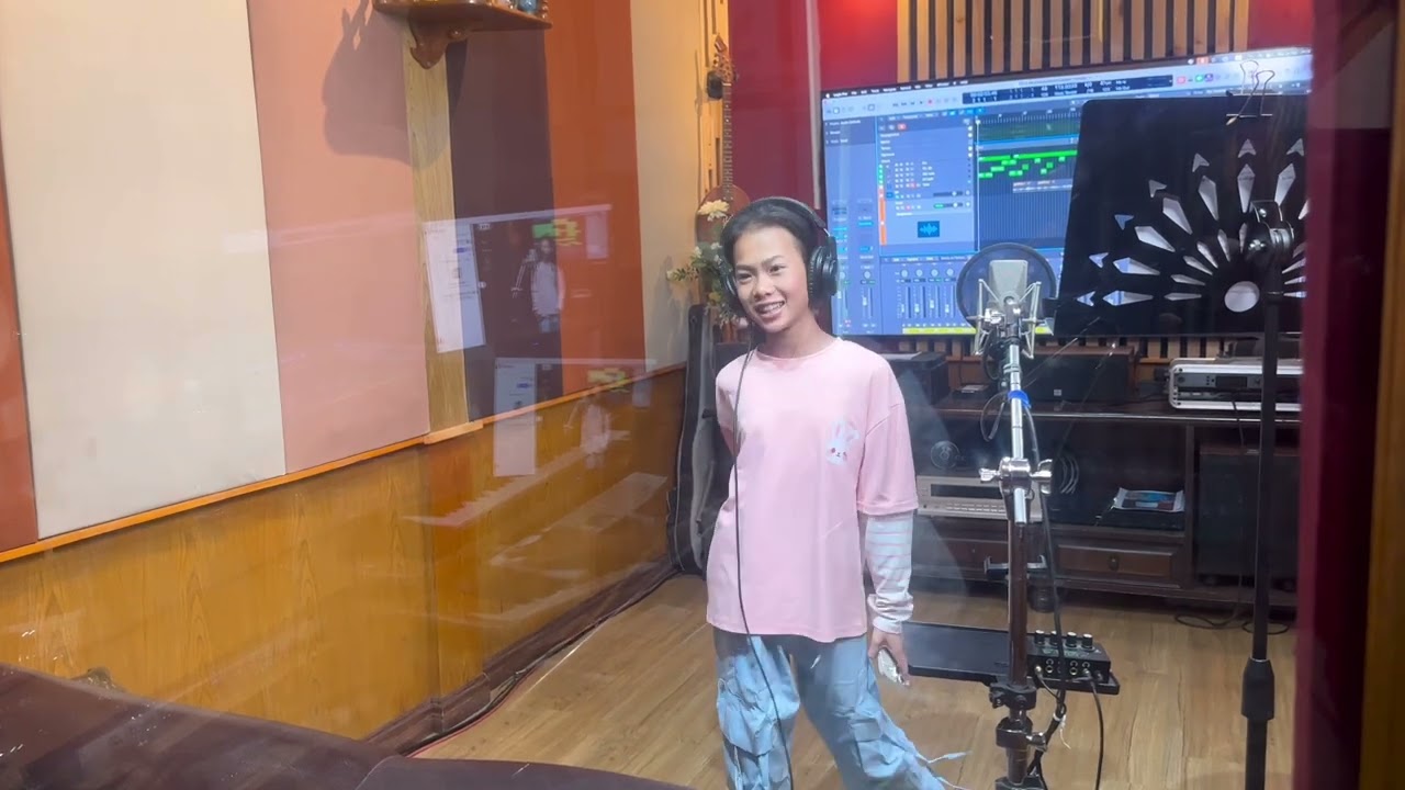 เพลงใหม่แกะกล่อง !! บรรยากาศใส่เสียง ธิดาลาว