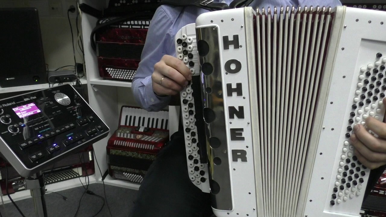 Mojo Lady cover midi accordion