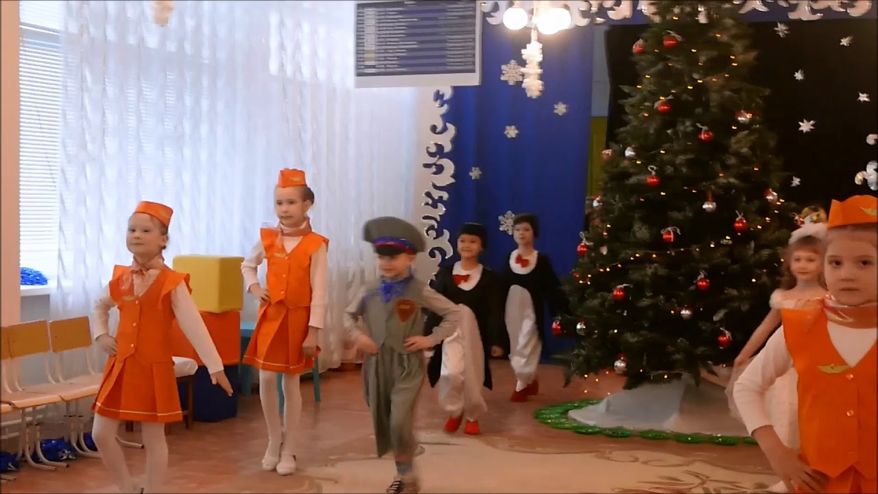 Начало нового года в аэропорту-танец стюардесс