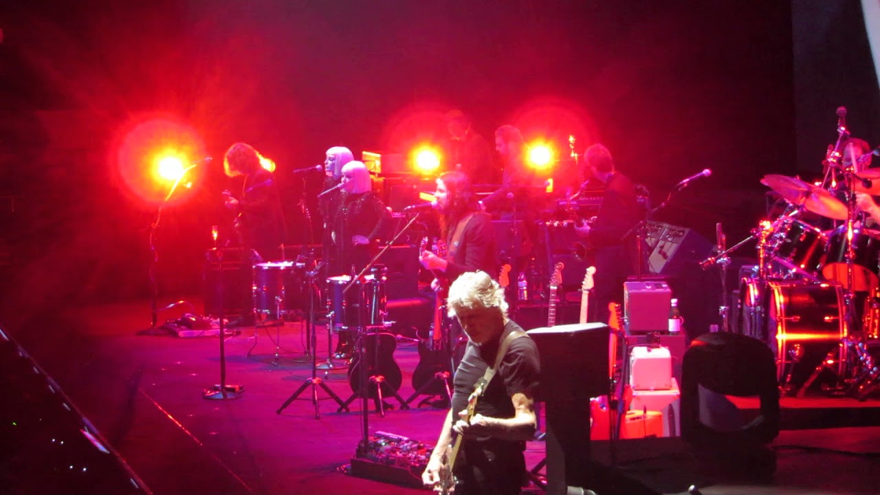 ROGER WATERS @ Altice Arena Lisboa (Money/Us and Them) 19-5-2018 MVI 0521