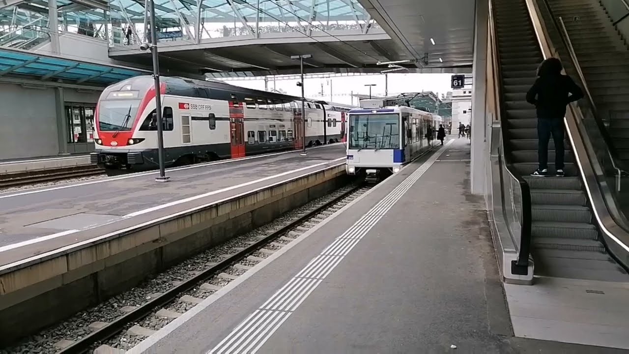 Eine Fahrt mit der einzigen Metro der Schweiz. Mitfahrt auf Der M1 der Metro Lausanne.